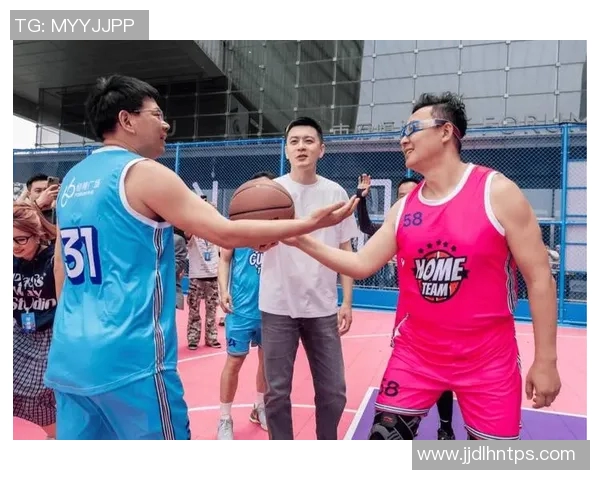 演艺明星热衷篮球赛场与篮球明星亲密互动引发粉丝热议